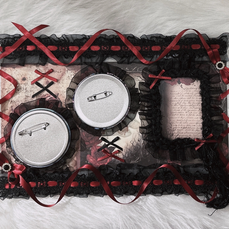Gothic black red Card Holder I - Organza Ribbon Spool avis et prix